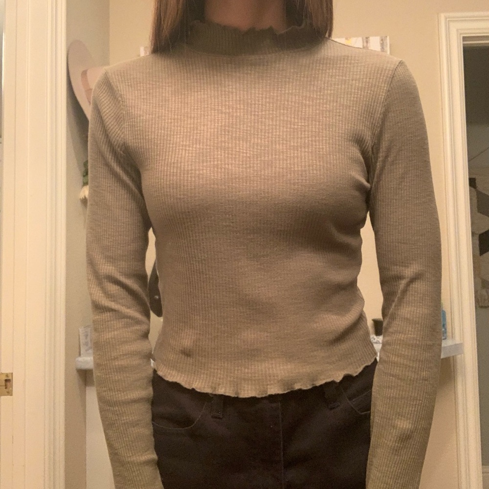 Ribbed army green long sleeve.